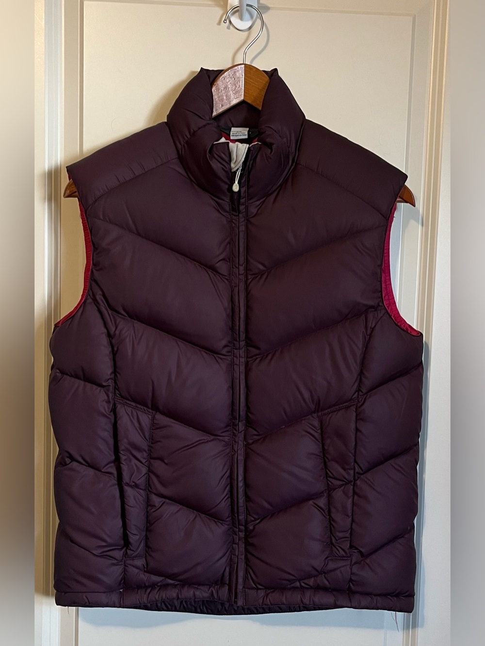 MEC Mountain Equipment Co-op Burgundy Quilted Puffer Vest Small